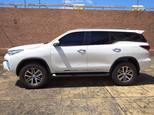 Imagen 3 de 17 de Toyota Fortuner Dubai Vx.r+