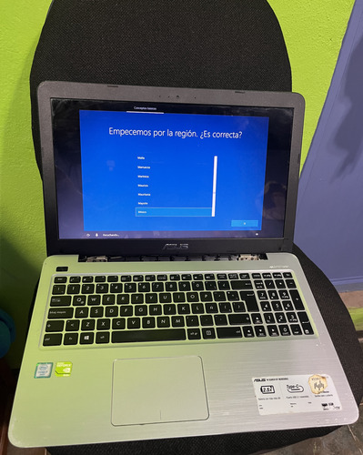 Portátil Asus X556u Corei7 De 15,6 Pulgadas, 1 Tb Y 8 Gb Ram (Usado)