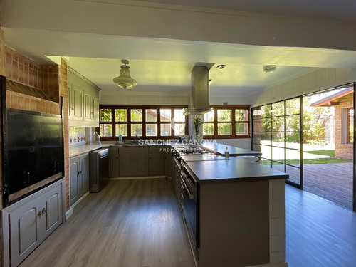 Imagen 2 de 14 de Casa Chalet En Venta Ubicado En Centro De Bariloche, Bariloche, Patagonia