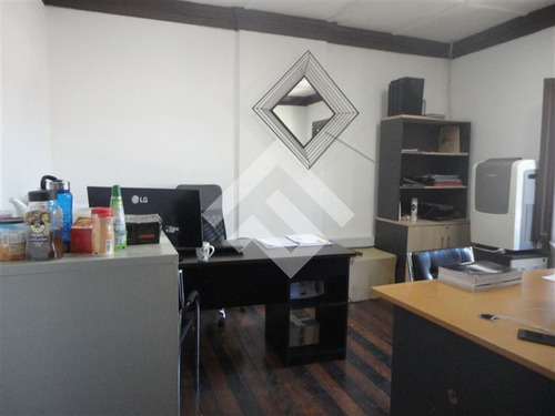 Casa En Venta De 4 Dorm. En Ñuñoa