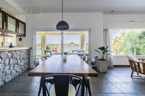 Casa En Venta Sobre Lote A La Laguna - San Agustín, Villanueva.