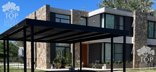 Casa En Haras Santa María Escobar