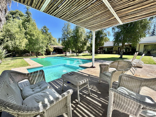 Casa En Venta De 3dorm En Suite Chicureo Poniente Colina