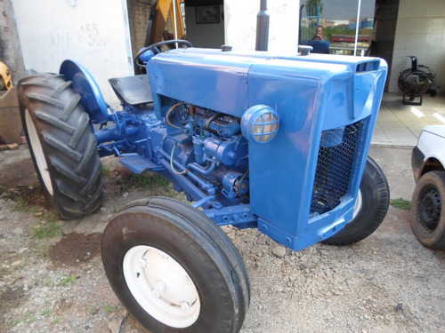 Imagem 3 de 6 de Trator Ford 8 Br