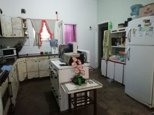 Casa De 5 Ambientes. Excelente Ubicación