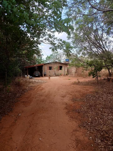 Chácara Com Casa De 2 Quartos E 2 Banheiros