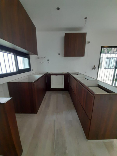 Casa En Arguello A Estrenar Con Pileta