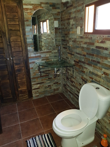 Casa De 3 Dormitorios Y 2 Baños