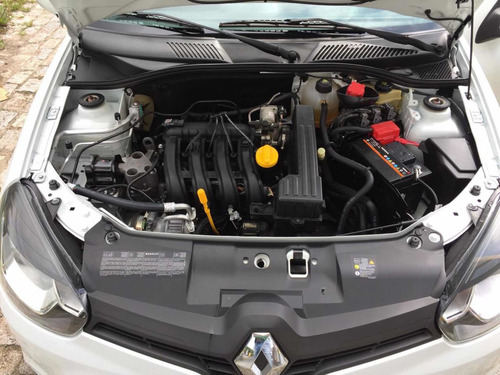 Clio Hatch 2016