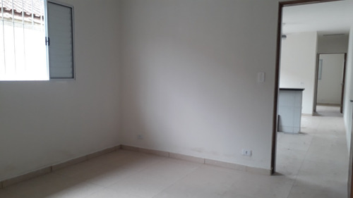 Casa Nova Com Piscina Próximo A Mercados, Escolas, Transportes...