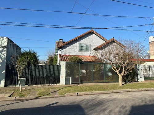 Venta Casa 3 Ambientes En 2 Lotes De Terrenos De 300mts C/u