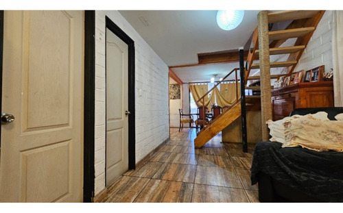 Se Vende Amplía Y Hermosa Casa En Alejandro Fleming Las Cond