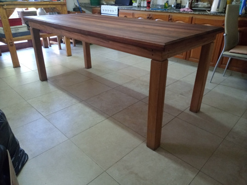 Mesa De Cedro. Con Detalles Tallados En Patas