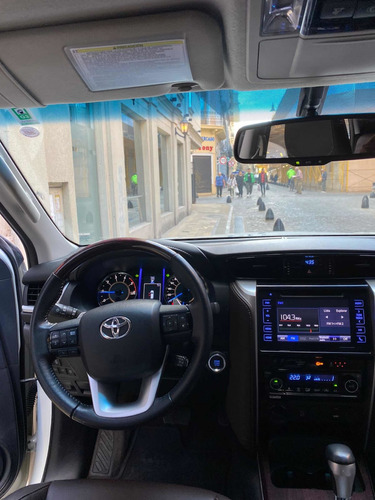Imagen 22 de 25 de Toyota Sw4 2018 2.8 Srx 177cv 4x4 7as At Automatica Lucsc