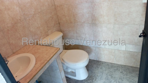 Gisselle Lobo Tiene Moderno Galpon En El Oeste De Barquisimeto Con 140 Metros Cuadrados Excelente Ubicacion Zona Comercial Activa Cuenta Con Oficina Baños Deposito Ideal Para Tu Negocio 2 5 1 0 6 4 2