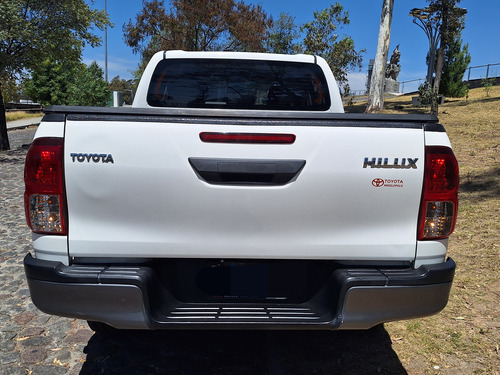 Toyota Hilux 2.7 Cabina Doble Sr Mt