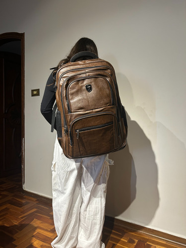 Mochila Executiva Preta Grande Notebook Ideal Para Viagem Marrom Liso