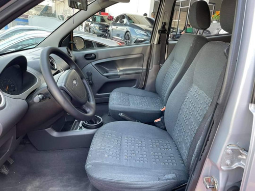 Imagen 8 de 9 de Ford Fiesta 1.6 First Hatchback Mt 2004