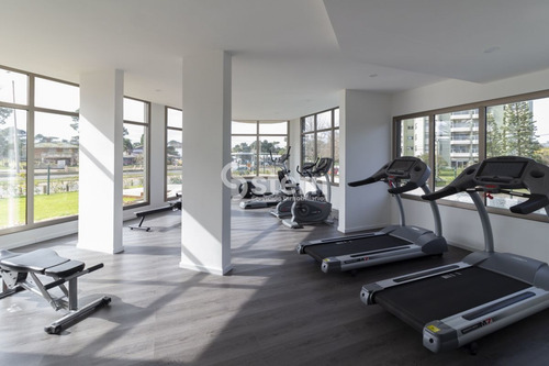 Imagen 14 de 15 de Departamento En Venta De 2 Dormitorios Y 2 Baños Completos En Punta Del Este