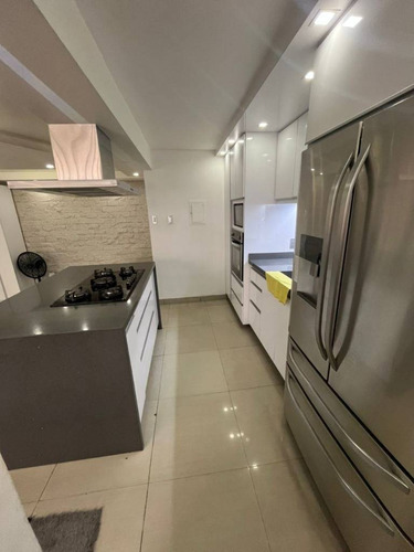 Venta Apto En La Candelaria, Frente Al Sambil