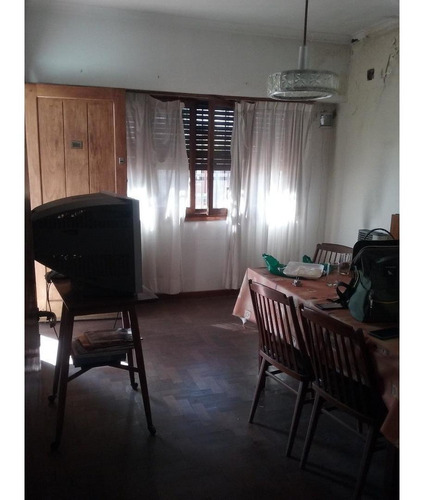Retasada!!! Chalet De 3 Amb. Con Fondo Libre, Lindo Barrio.