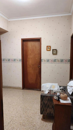 Casa En Venta - 4 Dormitorios 3 Baños - Cocheras - 350mts2 - Quilmes Oeste