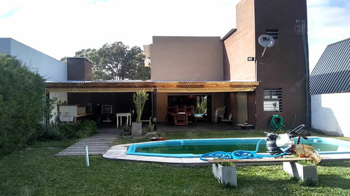 Imagen 10 de 14 de Moderna Casa Quinta Inmejorable Ubicación Sobre Asfalto A Metros De Ruta 2