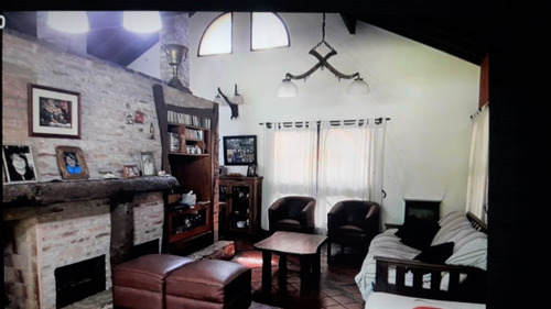 Imagen 8 de 17 de Venta De Chalet 4 Amb. Parque Leloir, Ituzaingo