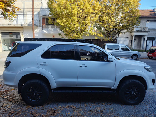 Toyota Hilux SW4 3.0 Srv Cuero I 171cv 4x4