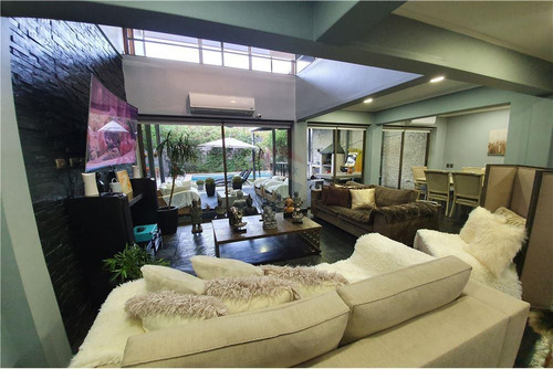 Imagen 9 de 30 de Casa Estilo Mediterraneo Con Excelente Ubicación