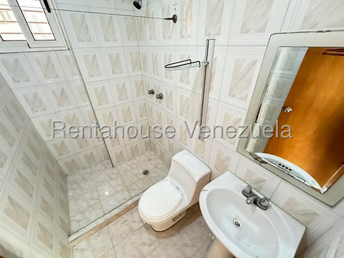 #*25-10446 Comodo Apartamento En La Zona Este De Barquisimeto, Lara. Adelaida Armeya