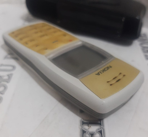 Nokia 1100 Todo Original Capa Couro Celular Antigo Relíquia Branco (Usado)
