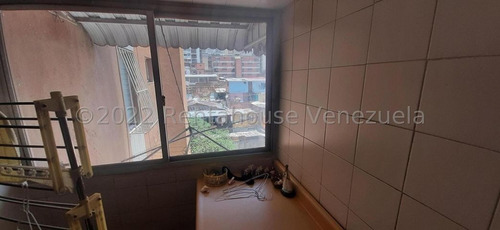 Imagen 12 de 18 de Ofc Venta De Cómodo Apartamento En La Parroquia Altagracia / 22-24274