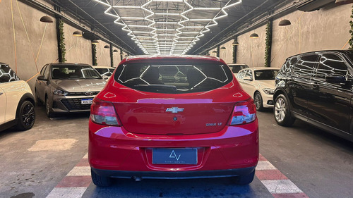 Chevrolet Onix Onix Hatch LT 1.0 8V FlexPower 5p Mec.