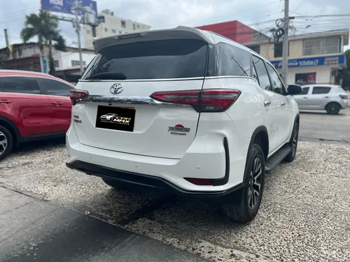 Toyota Fortuner 2.4 Turbo Diesel Motor : 2.4 Modelo : 2020