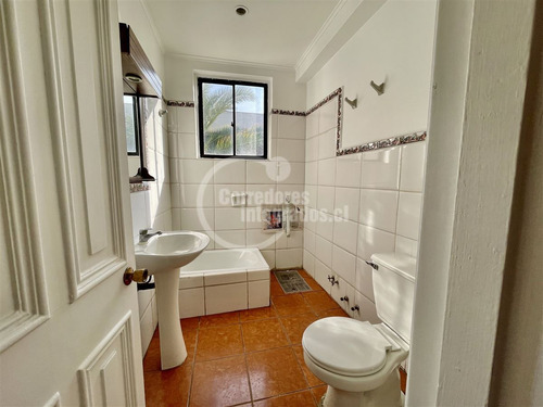 Casa En Venta De 4 Dorm. En Ñuñoa. Metro Inés De Suárez