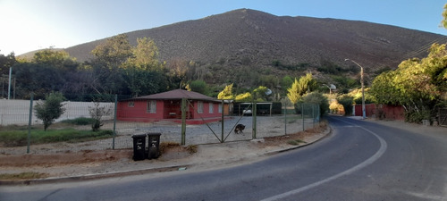 Parcela Con Casa Principal Y Cabañas.