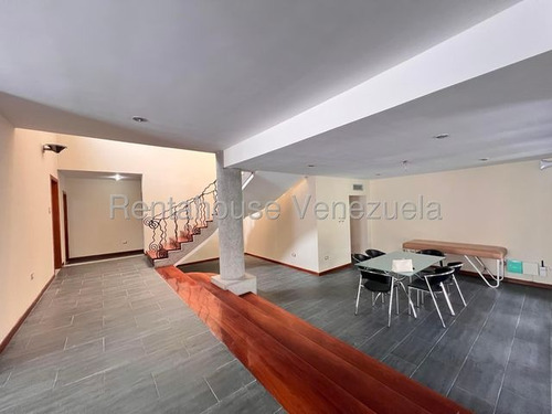 En Venta Hermosa Casa En Urb. El Castaño #25-22260 Rm