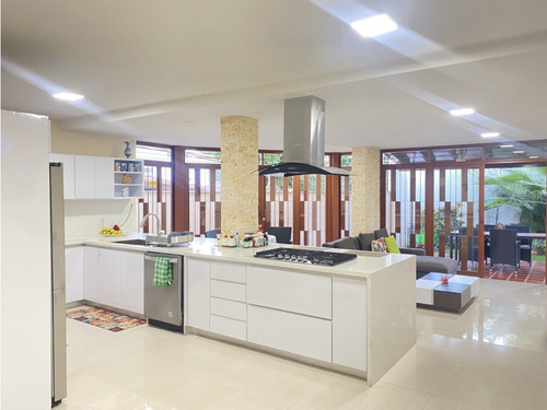 Vendo Casa En Los Naranjos Remodelada