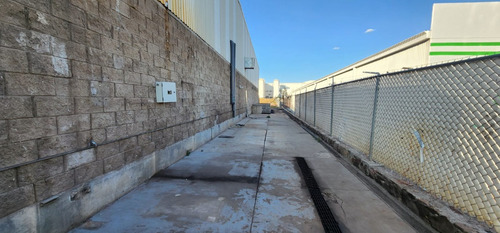 Nave Industrial En Parque El Marqués