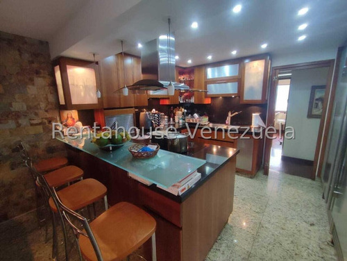 Bella Casa Bien Distribuida De MĂșltiples Niveles En Venta Ubicada En Los Naranjos Del Cafetal 25-6495