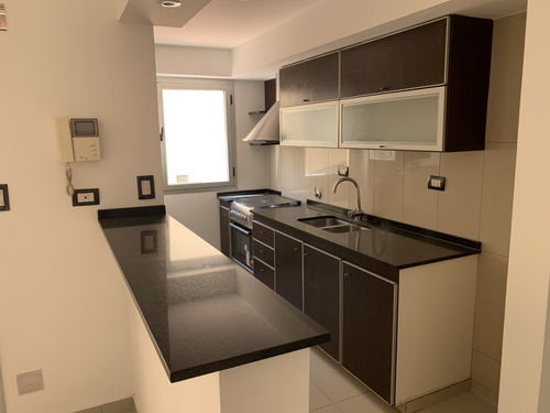 Dpto 2 Amb. 1º Piso Contrafrente Con Cochera Cub. Y Patio De 50m2 Excelente Zona Y Propiedad