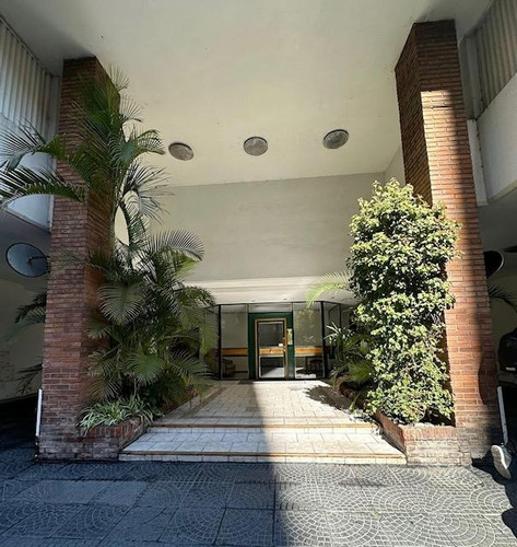 Oportunidad. Amplio Depto. Av. Libertador, Balcón Terraza, Cochera Y Baulera.