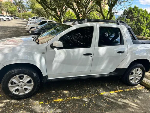Duster Oroch 2017, 4x2 Muy Buen Estado