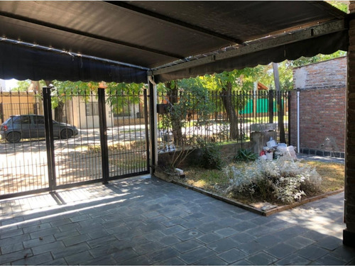 Venta Casa Dos Dormitorios En Fisherton!