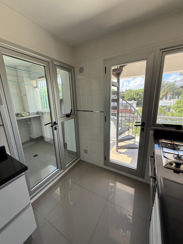 Alquilo Hermoso Penthouse Frente Al Puerto Buceo, Colegio Frances, 4 Dormitorios 3 Baños Terraza