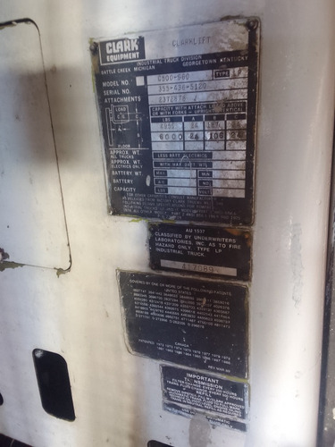Vendo Autoelevador Clark,funciona Todo,bien De Mecanica