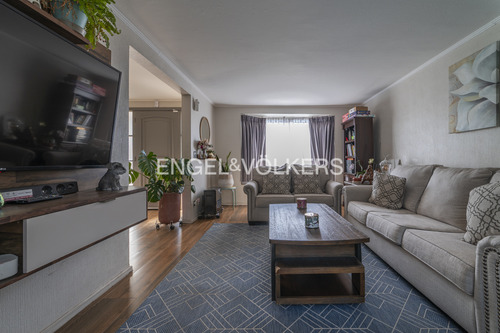 En Venta Impecable Chalet, Con Opcion De Renovar
