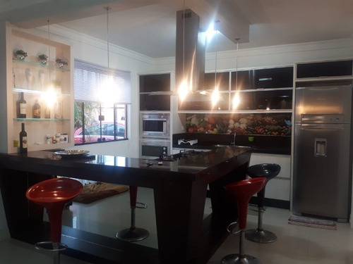 Imagem 3 de 6 de Casa Com Piscina No Centro De Balneário Camboriú - C498 - 34951898