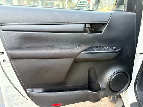 Toyota Hilux 2.7 Cabina Doble Sr Mt
